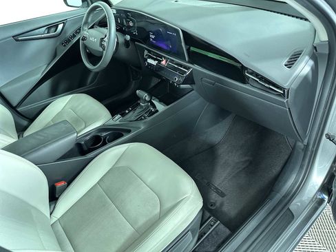 Used 2023 Kia Niro EX image 26