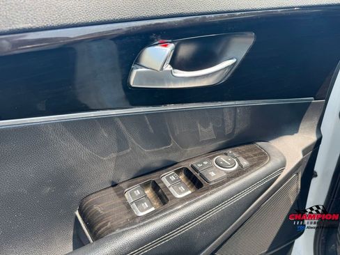 Used 2019 Kia Sorento LX image 13