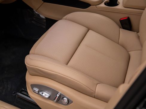 New 2026 Porsche Macan image 16