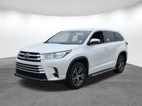 Used 2017 Toyota Highlander LE image 7