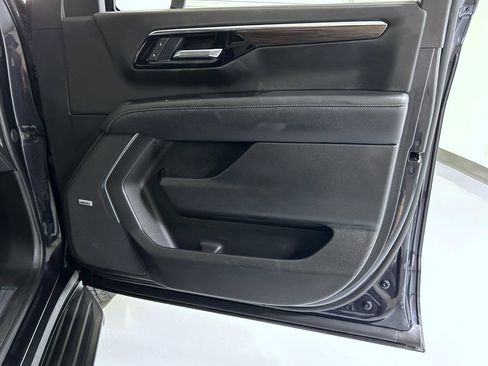 Certified 2025 Chevrolet Tahoe Premier AWD/4WD image 17