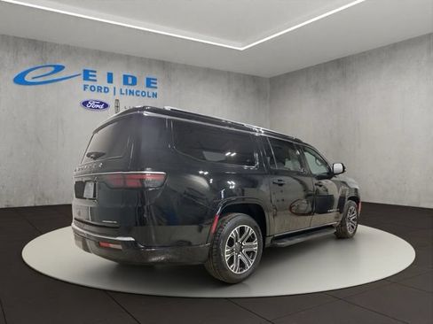 Used 2023 Jeep Wagoneer L Series II AWD/4WD image 10