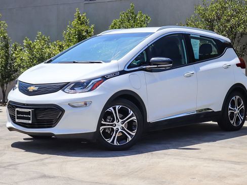 Used 2020 Chevrolet Bolt Premier w/ Infotainment Package FWD image 1