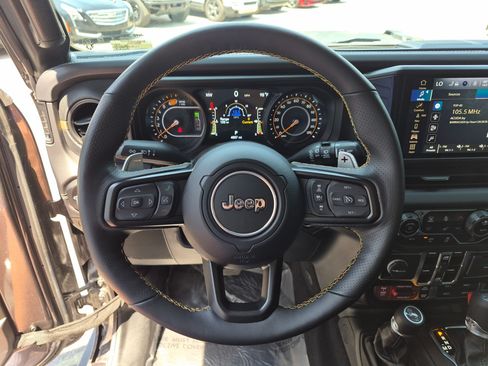 Used 2025 Jeep Wrangler Unlimited Rubicon 392 AWD/4WD image 15