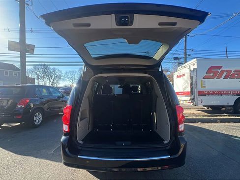 Used 2019 Dodge Grand Caravan SE w/ UConnect Hands-Free Group image 9