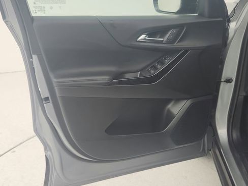 Used 2025 Chevrolet Equinox LT image 24