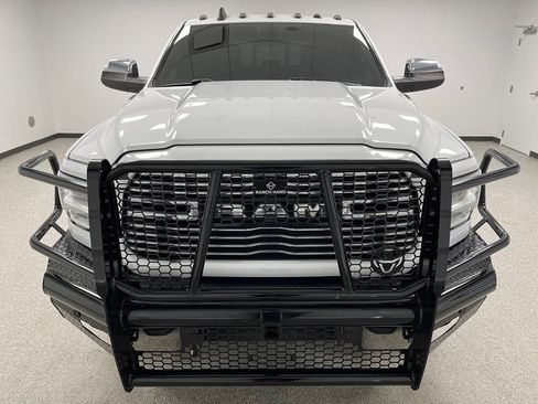 Used 2019 RAM 3500 Laramie AWD/4WD image 3