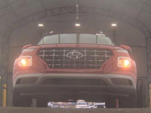 Used 2023 Hyundai Venue SEL image 3