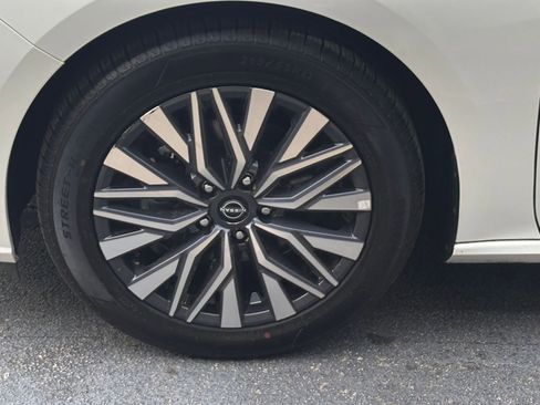 Used 2025 Nissan Altima 2.5 SV image 34