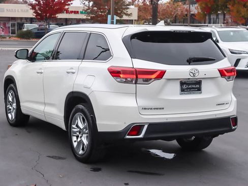 Used 2018 Toyota Highlander Limited image 2