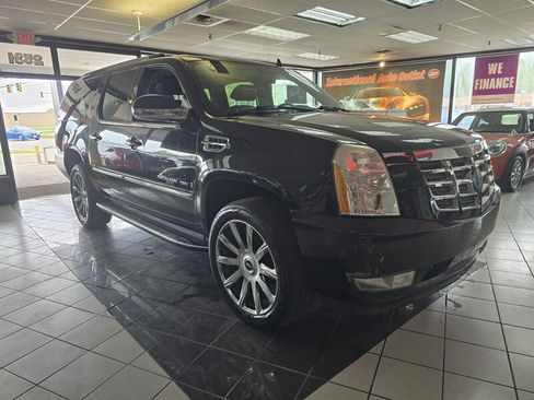 Used 2007 Cadillac Escalade ESV AWD w/ Information Package image 3