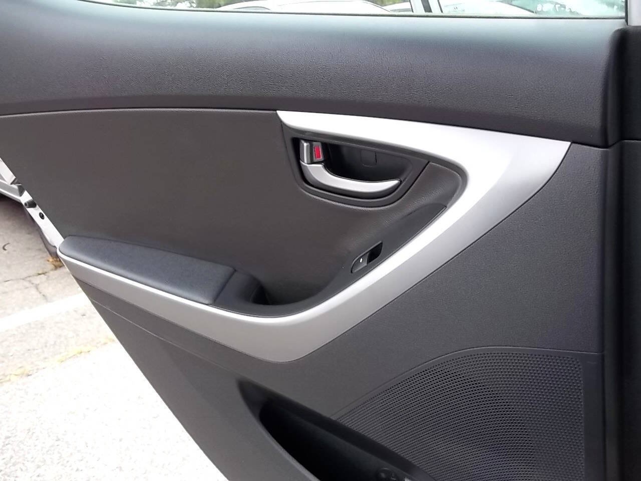 Used 2014 Hyundai Elantra Sport FWD image 13