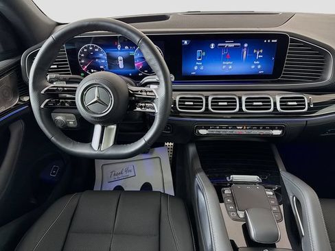 Used 2025 Mercedes-Benz GLS 580 4MATIC image 24