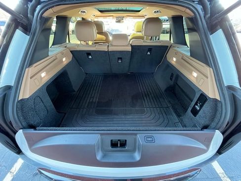 Used 2023 Land Rover Range Rover SE image 36