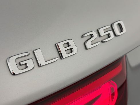 Used 2022 Mercedes-Benz GLB 250 image 8