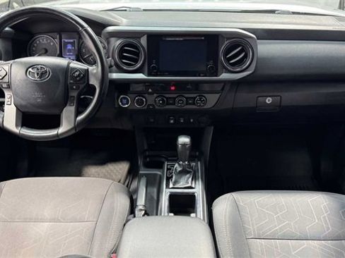 Used 2018 Toyota Tacoma TRD Sport image 14