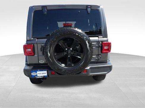 Used 2022 Jeep Wrangler Unlimited Sahara AWD/4WD image 7