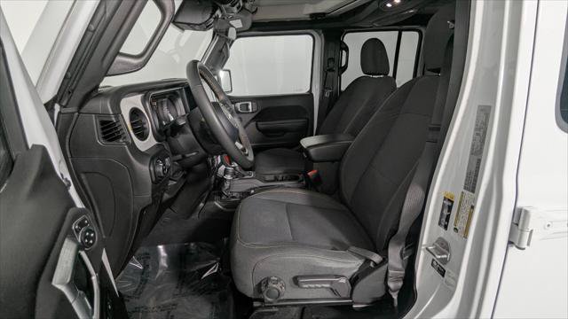 Used 2025 Jeep Gladiator Sport AWD/4WD image 12
