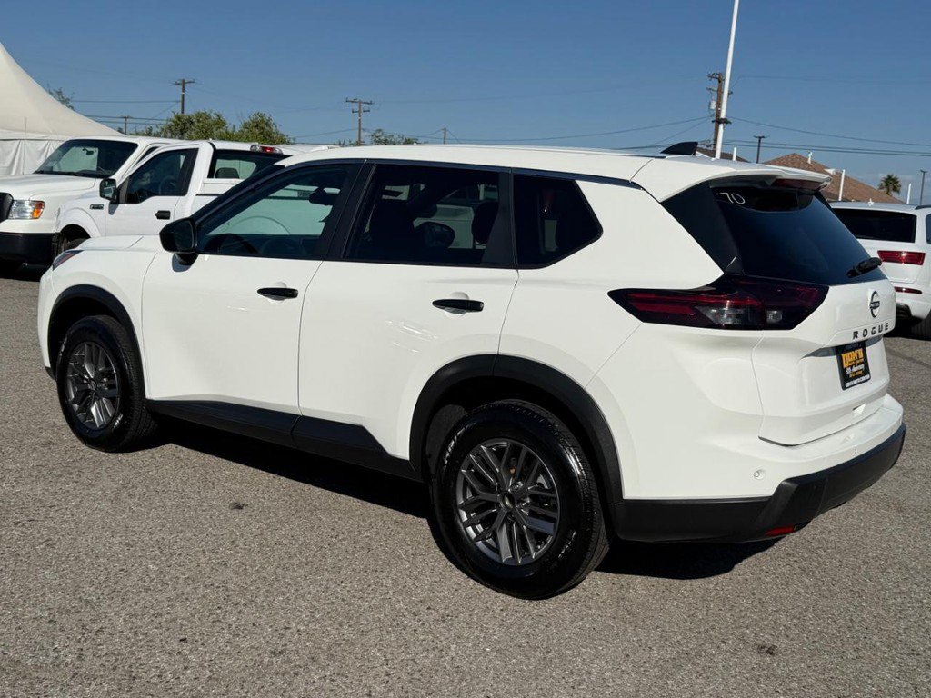Used 2024 Nissan Rogue S FWD image 9