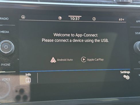 Certified 2024 Volkswagen Tiguan SE R-Line image 11