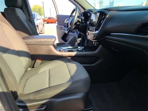 Used 2023 Chevrolet Traverse LT image 18