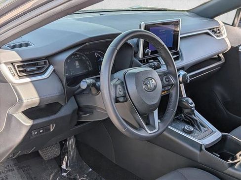 Used 2023 Toyota RAV4 SE image 10