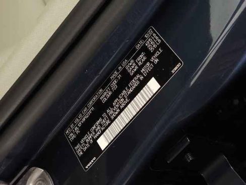 Used 2023 Volvo S60 B5 Core w/ Climate Package image 31