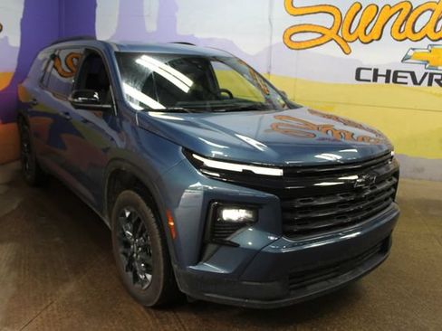Used 2025 Chevrolet Traverse LT w/ Midnight/Sport Edition AWD/4WD image 2