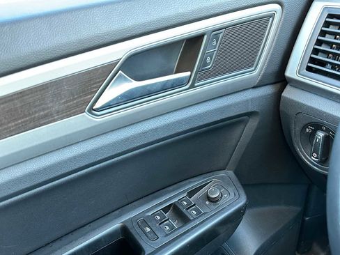 Used 2019 Volkswagen Atlas SE image 30