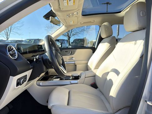 Used 2021 Mercedes-Benz GLB 250 GLB 250 image 17