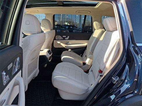 Used 2022 Mercedes-Benz GLS 450 4MATIC image 11