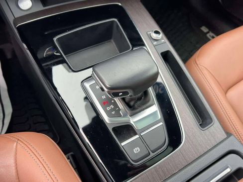 Used 2021 Audi Q5 Premium w/ Convenience Package image 22