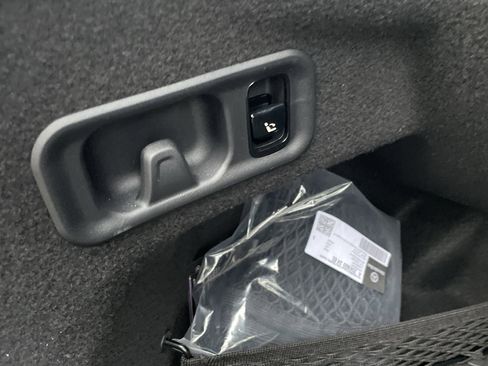 Certified 2025 Mercedes-Benz E 350 E 350 4MATIC Sedan image 11