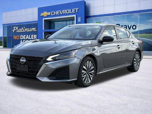 Used 2024 Nissan Altima 2.5 SV image 3
