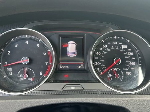 Used 2017 Volkswagen GTI SE FWD image 34
