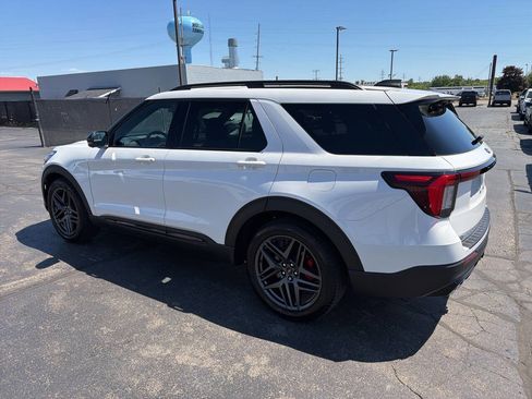 Used 2025 Ford Explorer ST AWD/4WD image 8