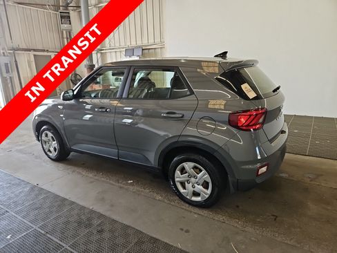 Used 2020 Hyundai Venue SE image 5