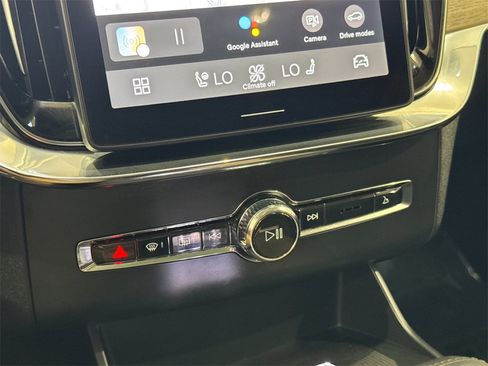 Certified 2025 Volvo XC90 B6 Plus image 21