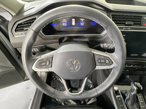 Used 2023 Volkswagen Tiguan SE image 11
