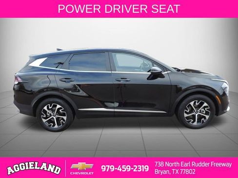 Used 2025 Kia Sportage EX image 2
