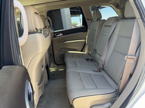 Used 2018 Jeep Grand Cherokee Overland AWD/4WD image 25