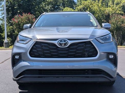 Used 2022 Toyota Highlander XLE FWD image 11