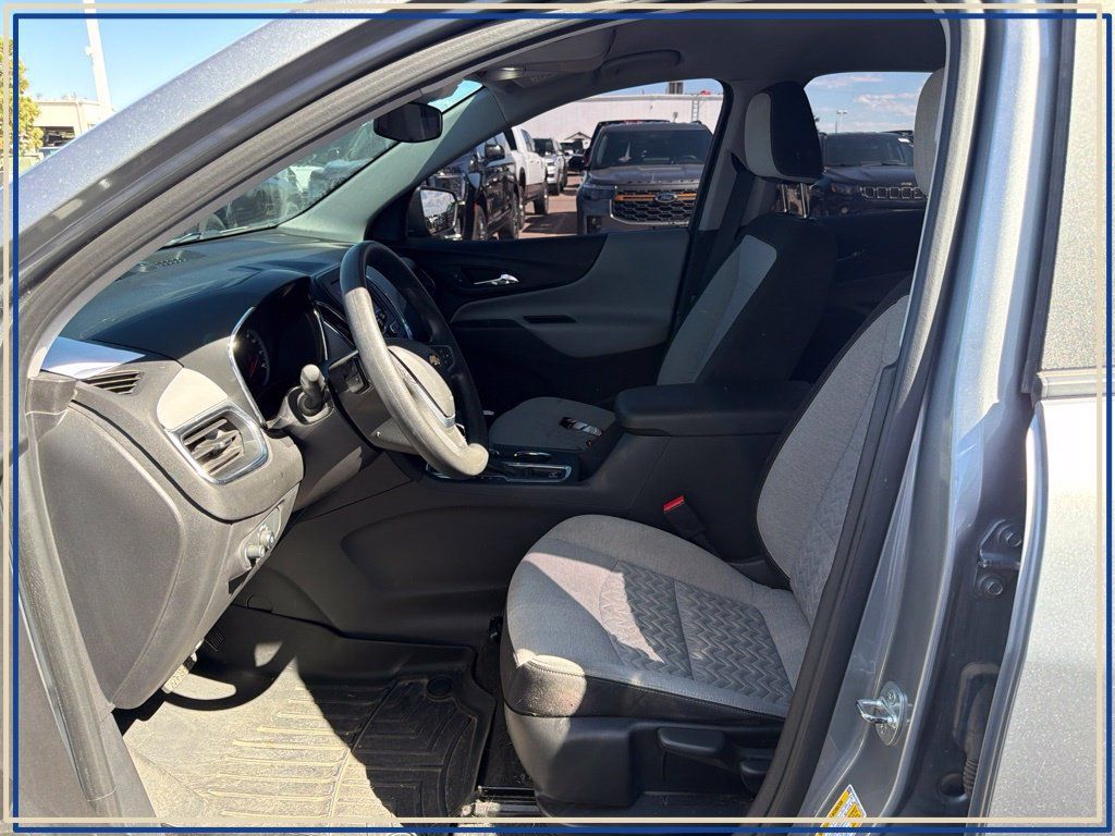 Used 2023 Chevrolet Equinox LS w/ Sport Edition AWD/4WD image 2