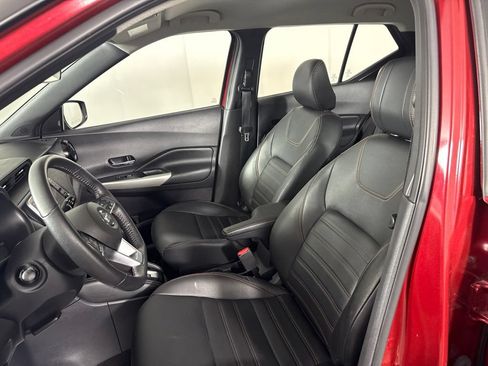 Used 2020 Nissan Kicks SR w/ SR Premium Package FWD image 13
