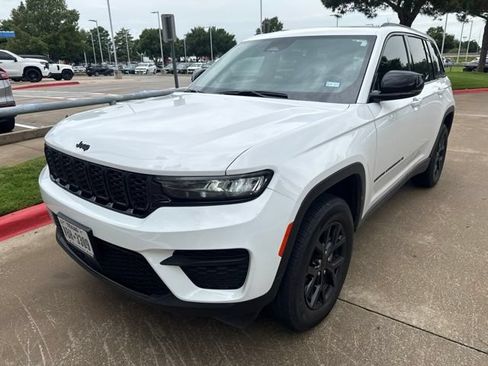 Used 2024 Jeep Grand Cherokee Altitude AWD/4WD image 2