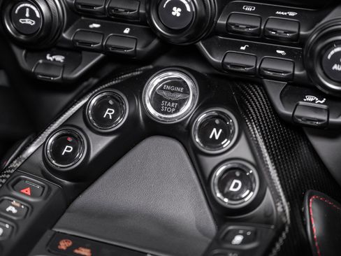 Used 2023 Aston Martin V8 Vantage V8 image 28