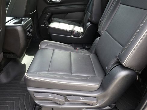 Used 2023 Chevrolet Suburban Premier image 20