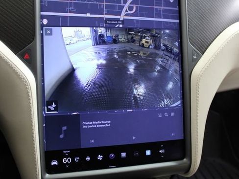 Used 2018 Tesla Model X 75D image 27