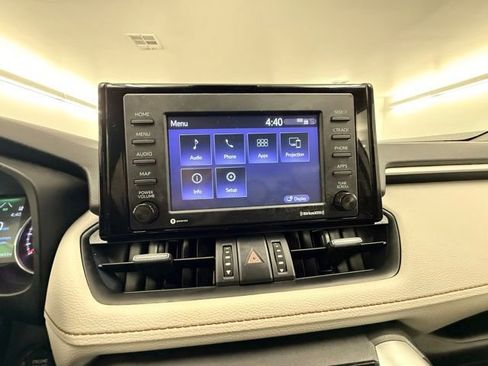 Used 2022 Toyota RAV4 XLE Premium FWD image 31