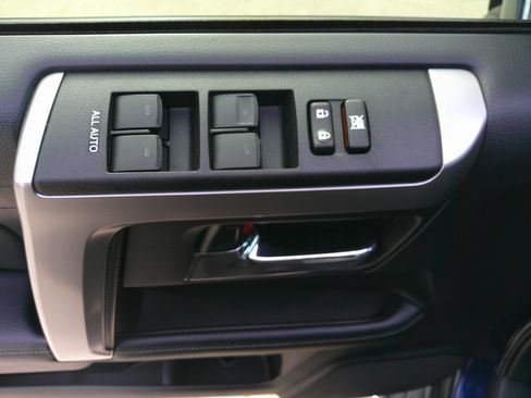 Used 2022 Toyota 4Runner SR5 Premium image 18